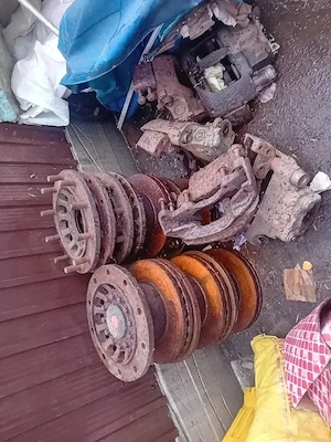 de vinzare diferite piese Daf Scania si diferite anvelope 40-80%uzura 