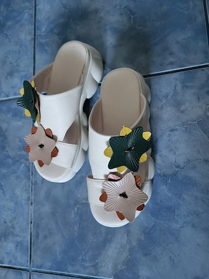 Papuci din piele mărimea 37