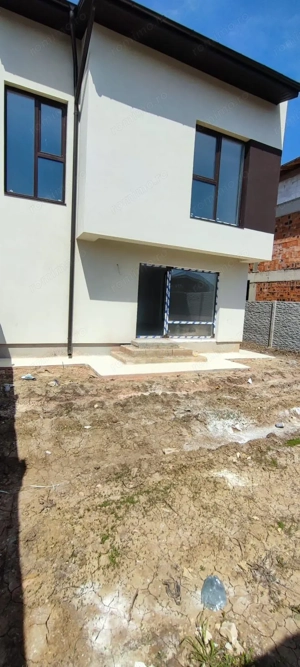 Casa..Vila cu 5 camere de vanzare.......Nord Bragadiru.....