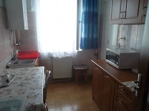 Vand apartament 3 camere decomandat in Deva, zona Carpati, bloc de caramida de 4 etaje,hol central - imagine 3