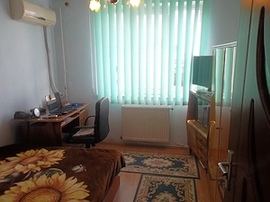 Vand apartament 3 camere decomandat in Deva, zona Carpati, bloc de caramida de 4 etaje,hol central - imagine 9