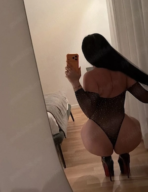 Bruneta cu forme   - imagine 4