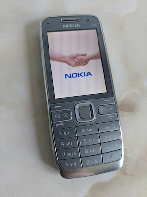 [E52] Vând Nokia E52 Silver [fără probleme] [NEcodat] [poze reale]