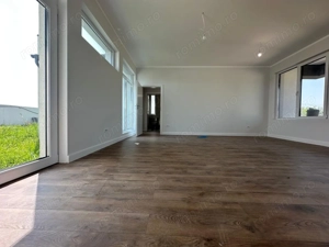 Birou Vanzari/COMISION 0% - Individuale Parter/ 400 mp Teren - imagine 2