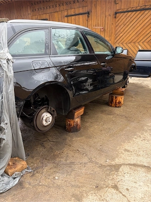 dezmembrez audi A4 B8 diesel  - imagine 3