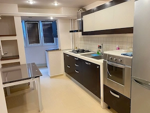 Apartament  4 Camere Full Decomandat 2 Bai 2 Balcoane, Boxa Centrala Proprie Zona Sala Olimpia