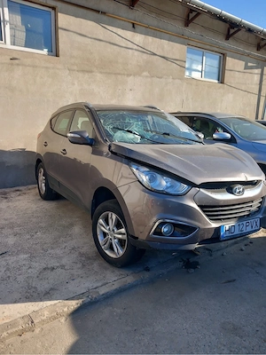Dezmembrez hyundai ix35 - imagine 4