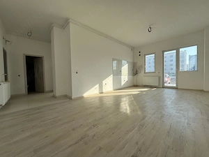 Vand garsoniera la parter, zona Tractorul-Brasov.