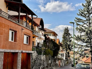 De inchiriat Apartament la casa 