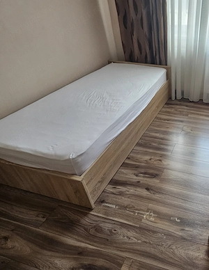 Pat de o persoană 90x200 cu saltea   stare foarte bună