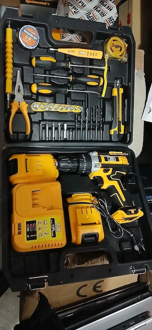 Bormasina  Autofiletanta Noua cu percutie si 2 acumulatori 24V +Trusa 30 accesorii