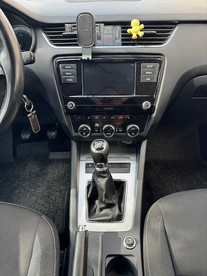 Skoda Octavia 1.6TDI Ambition - imagine 9