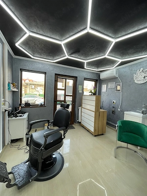 Angajăm Barber cu experiență   50% + clientelă + vad stradal