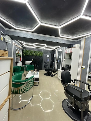 Angajăm Barber cu experiență   50% + clientelă + vad stradal - imagine 2