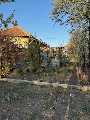 Vand casa cu gradina in Vanju-Mare jud. MH, situata intr-o zona buna si linistita a orasului. - imagine 5