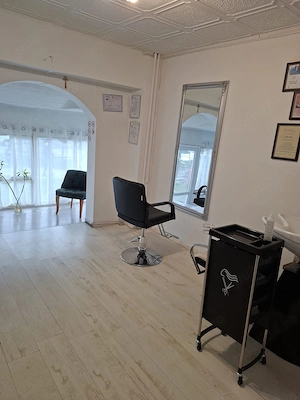  Locc disponibil pentru coafor într-un salon liniștit și primitor, situat pe Ștefan cel Mare,  - imagine 3