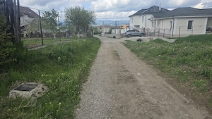 Vand teren intravilan in Zavoi partea de jos situat pe str. Sadoveanu, imprejmuit cu gard din lemn  - imagine 7