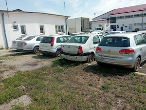 Vând autoturisme pentru piese de schimb.