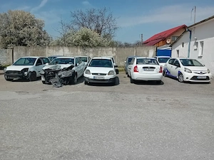 Vând autoturisme pentru piese de schimb. - imagine 2