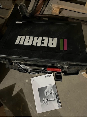 presa hidraulica Rehau