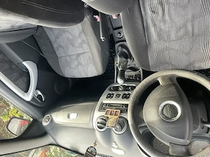 Vând Sandero 1,4 benzină .68000 km reali Proprietar  - imagine 3