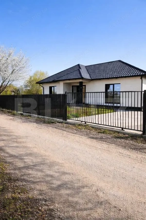 Casa plan parter, 3 camere, teren 350 mp, zona Visani