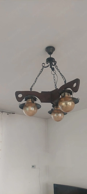 Vând set lustre în stil rustic.