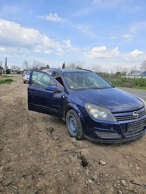 dezmembrez opel astra h - imagine 4