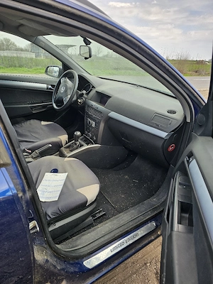 dezmembrez opel astra h