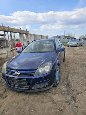 dezmembrez opel astra h - imagine 3
