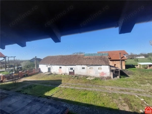 Imobil pentru pensiune sau alte activitati in Pischia - imagine 14