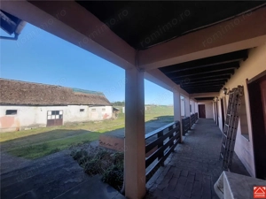 Imobil pentru pensiune sau alte activitati in Pischia - imagine 15