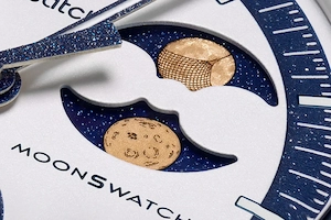 Ceas SWATCH X OMEGA Mission to Earthphase Moonshine Gold-Snoopy 2026 - imagine 5