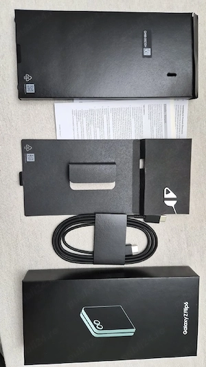 Samsung Z Flip 6 - imagine 5