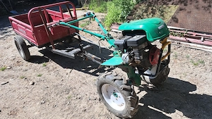 Vând motocultor  13cp benzina și accesorii 