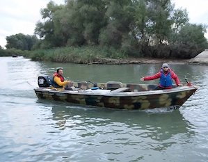 Pescuit sportiv campare cu cortul inchiriat barca motor