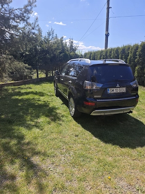 Vând Mitsubishi Outlander