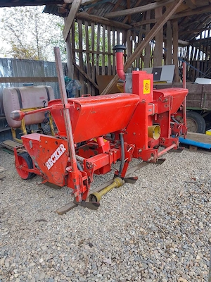 Semanatoare porumb Becker aeromat 