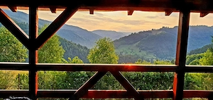 Complex turistic în Munții Apuseni  3 clădiri (cabane), 10 camere, teren 3740 mp - imagine 6