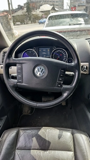 Volskwagen Touareg  - imagine 4