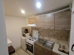 Închiriez apartament 2 camere decomandat și curte proprie, Piața Găriii  - imagine 4