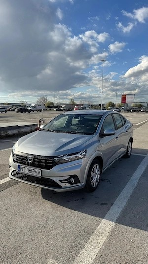 Vand Dacia Logan 2021, automata, stare perfecta, gri metalizat, ecran parcare, 10700 euro.