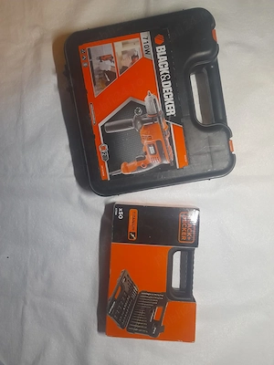 Bormasina  BLACK & DECKER  cu set burghie