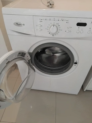 Vînd mașina de spălat whirpool!!