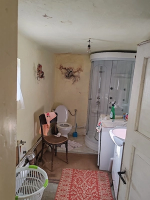 Vând casa cu teren județul Buzău comuna Unguriu sat Ojasca lângă spital Ojasca str. Colonia miniera 