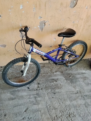 Vând biciclete.