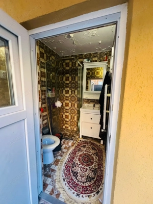 Casa cu teren , ULTRACENTRAL , singur in curte - imagine 6