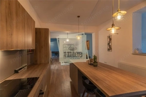 Apartament de lux 3 camere si terasa de 25 mp zona Sub Arini - imagine 4