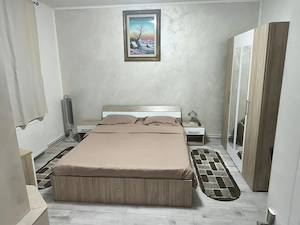 Închiriez și în regim hotelier,apartament două camere decomandat 