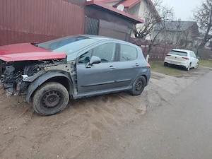 dezmembrez Peugeot 308  - imagine 4